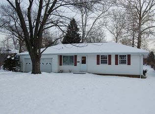 3926 N Millbrook Rd, Peoria, IL 61615