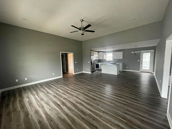 5th image of 505 White Dogwood Dr