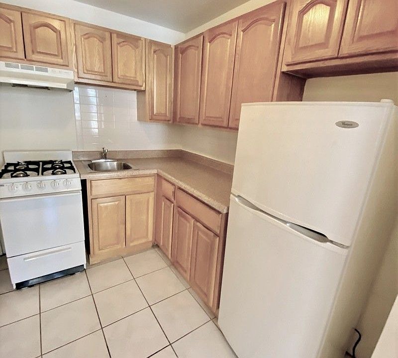 2nd image of 242 E 79th St #1AN