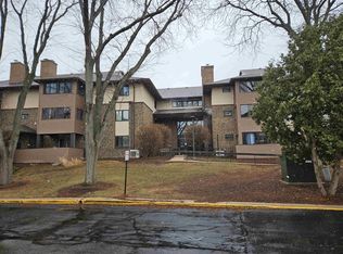 2 Maple Wood Ln UNIT 27, Madison, WI 53704