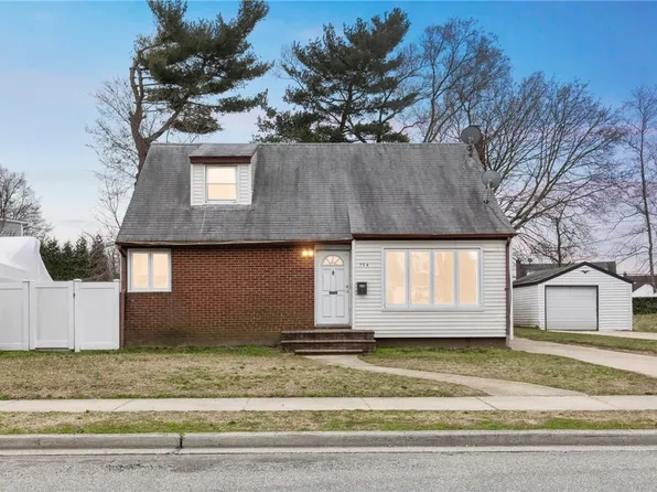 734 Winter Avenue, Uniondale, NY 11553