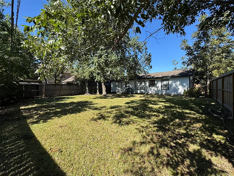 514 Bertloma St — Photo 23