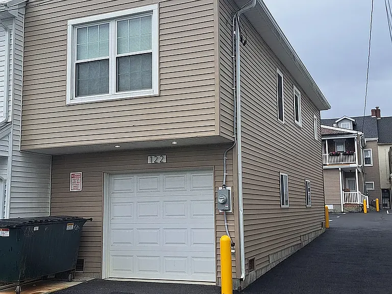 122 W Main St #REAR — Photo 2