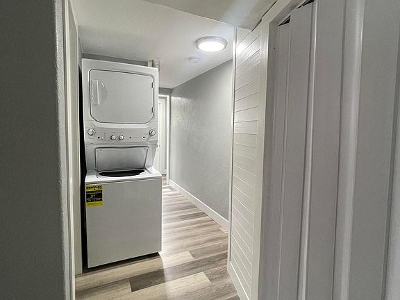 Laundry/Entry