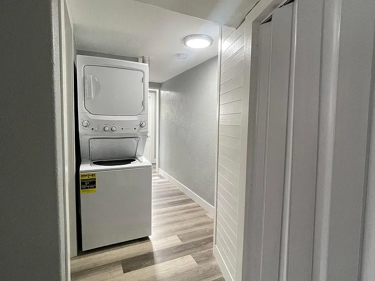 Laundry/Entry