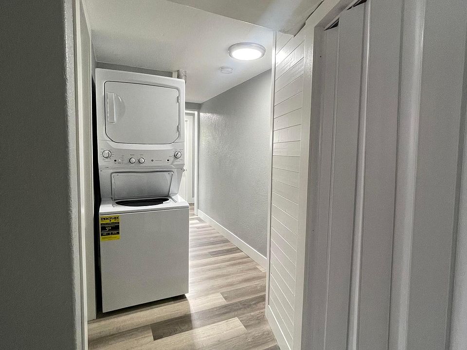 Laundry/Entry