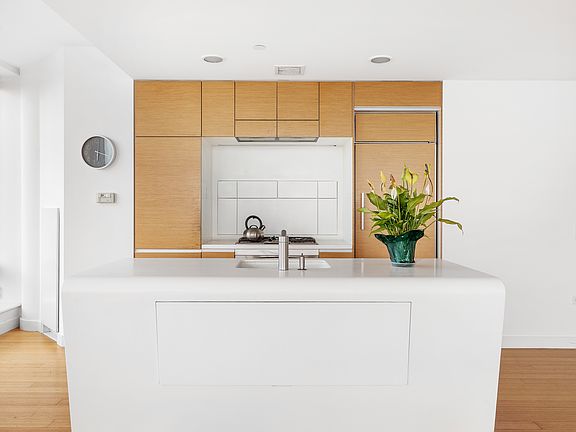 4th image of 2 River Ter APT 24E
