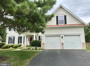 19176 Potomac Crest Dr, Triangle, VA 22172