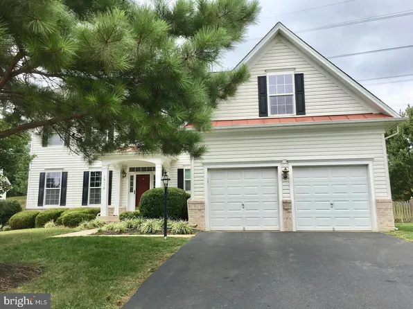 19176 Potomac Crest Dr, Triangle, VA 22172
