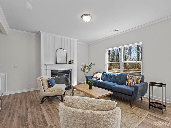 5th image of 4509 Victory Ln #9