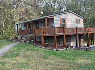 2048 Whipkey Rd, Connellsville, PA 15425