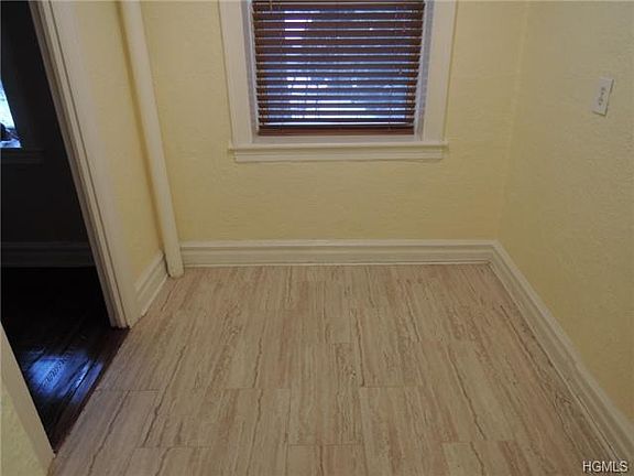 4th image of 40 E Birch St APT 1E