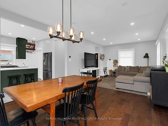 5th image of 36 Commercial St