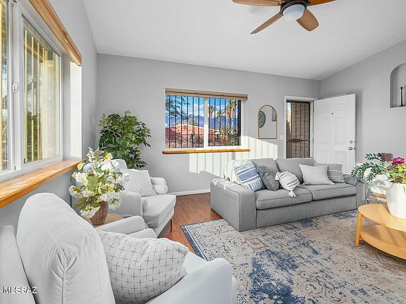 3rd image of 3604 E Monte Vista Dr