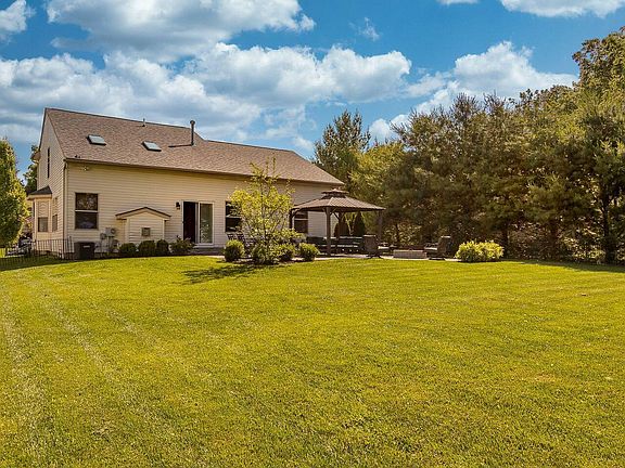 5th image of 621 Norfolk Ct