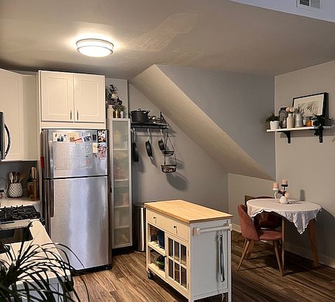 2nd image of 1859 W Chicago Ave #2R