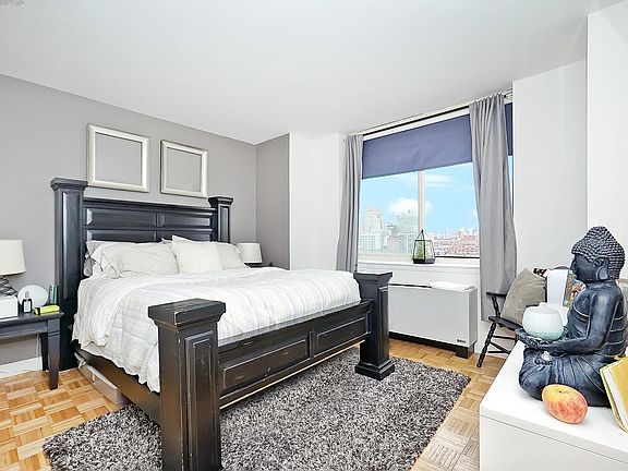 3rd image of 420 W 42nd St APT 27H