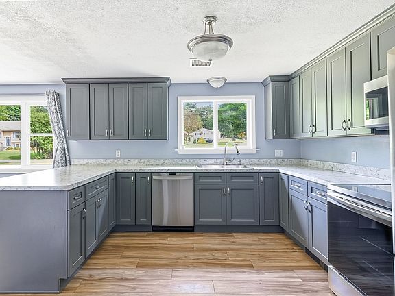 5th image of 100 Stony Brook Rd