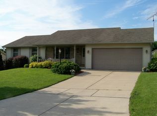 2685 Greenbrier Rd, Green Bay, WI 54311