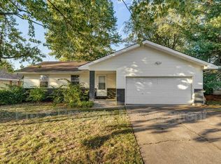 3203 W Riverside St, Springfield, MO 65807