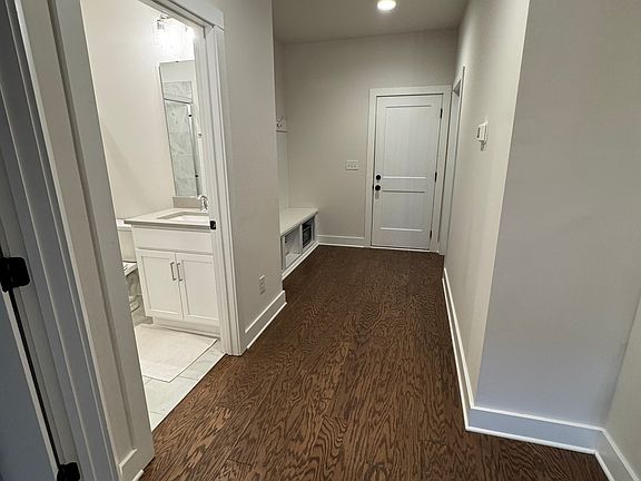 4th image of 110 Wesser St