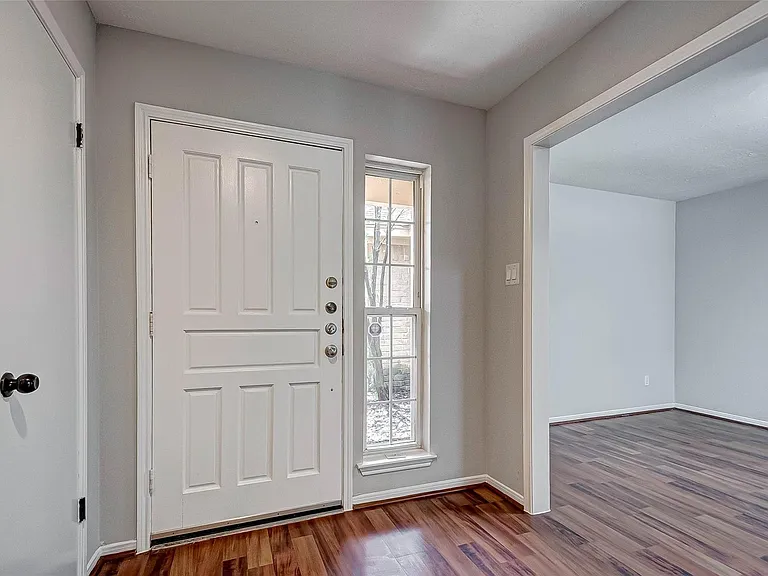 2723 Colony Dr — Photo 8