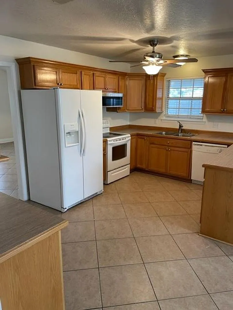 Convenient D'Iberville Location | 3 Bedrooms | 2 Bathrooms | Fenced Yard — Photo 2