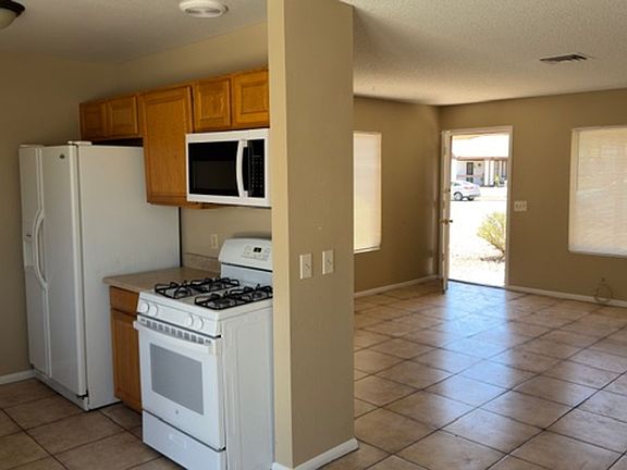 2nd image of 4800 Woodlake Ave