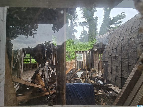5th image of 409 Lance Ln