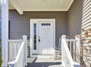 17 Cricket Ln #28, Tyngsboro, MA 01879