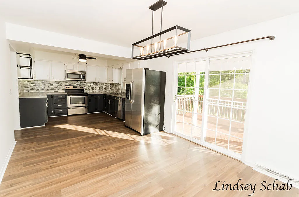 3 bed, 2195 sqft, $2,395 — Photo 4