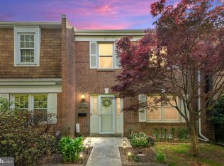 9623 Blake Ln, Fairfax, VA 22031