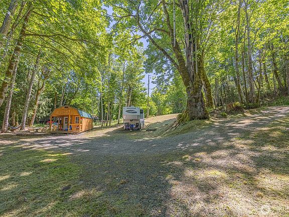 2nd image of 423 S Alder Lane