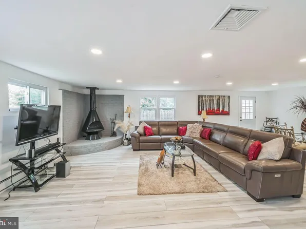 1266 Nolen Rd, Abington, PA 19001