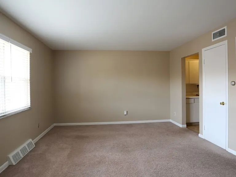 Kenny Road Apartments — Photo 6