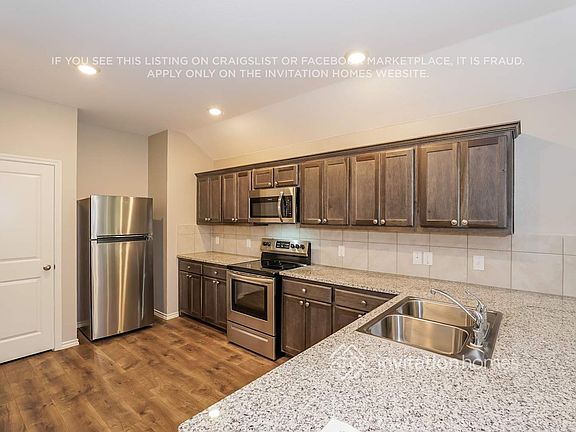 4th image of 1532 Woodlake Dr