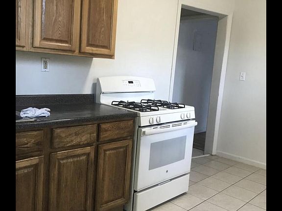 2nd image of 21 Sherwood Ave