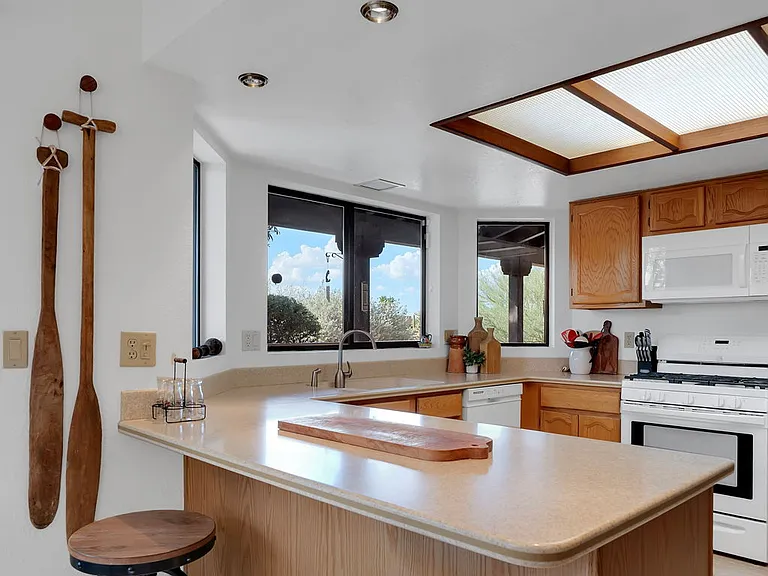 1808 W Via De La Gloria — Photo 11