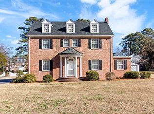 330 Kemp Ln, Chesapeake, VA 23325