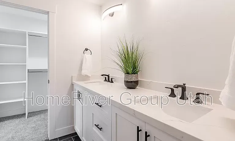 1626 E Downington Ave — Photo 16
