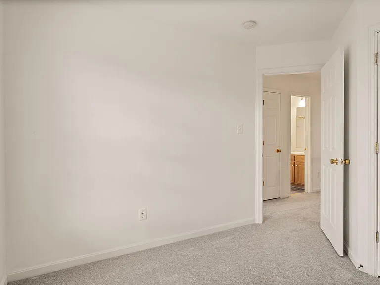 21753 Ladyslipper Sq — Photo 47