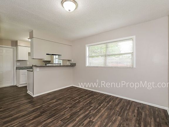 5th image of 1345 Scott Cir