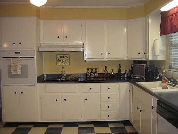 light & bright kitchen