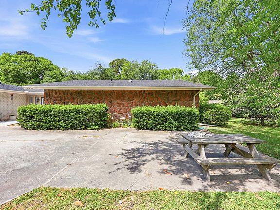 4th image of 1932 Sandpiper Ln.