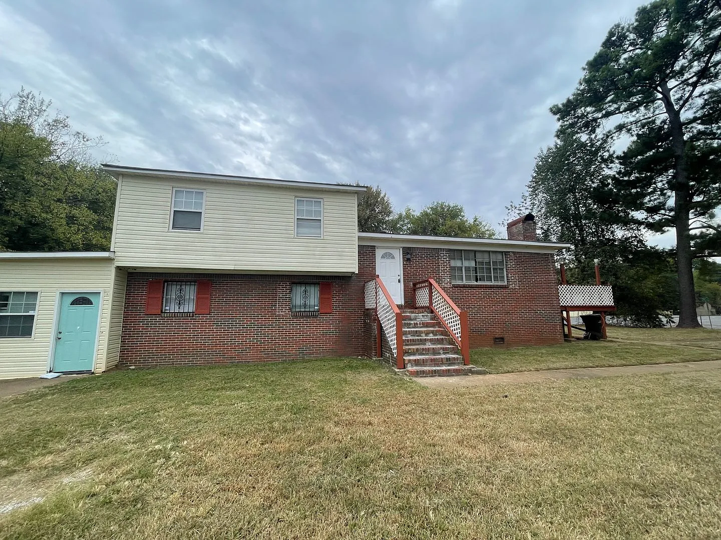 Charming 4-Bed, 2-Bath Home on a Spacious Corner Lot in Decatur, AL! — Photo 2