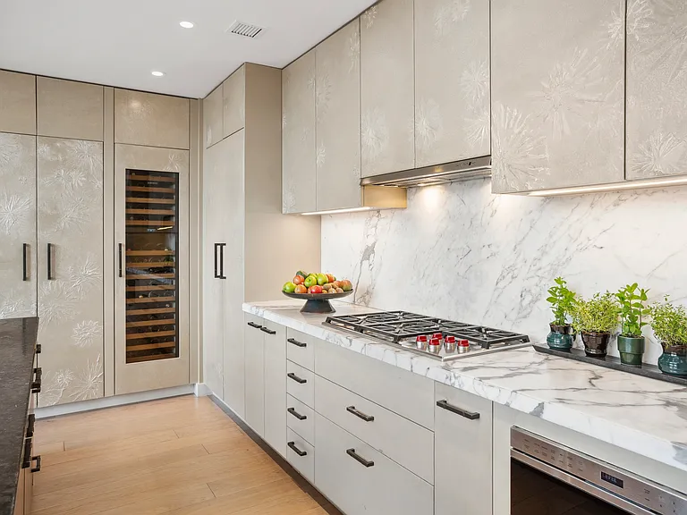 438 E 12th St #PHD — Photo 6
