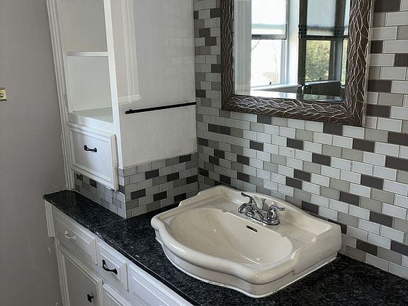 4th image of 18047 Bambriar Dr