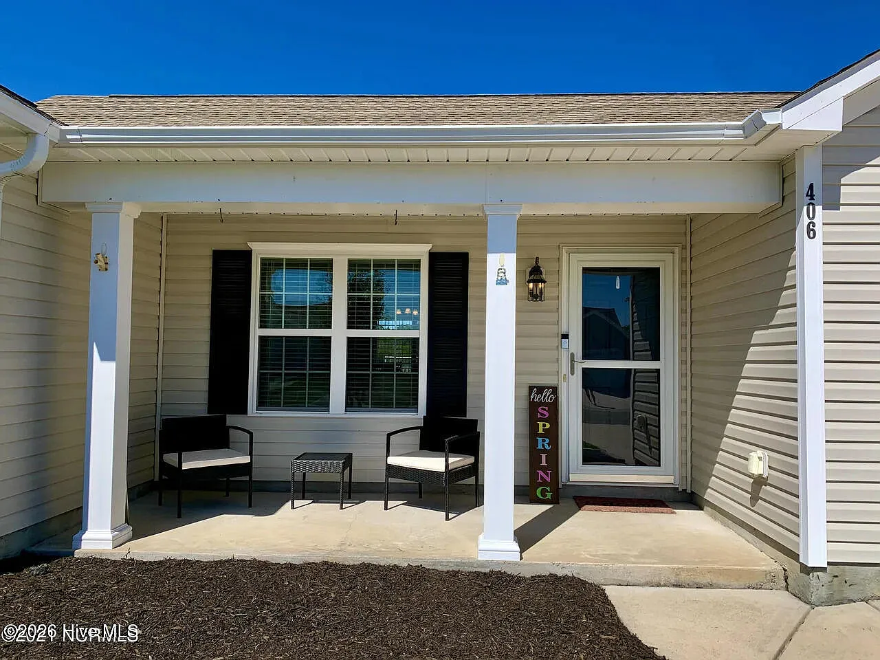 3 bed, 2.0 bath, 1393 sqft, $2,100 — Photo 3
