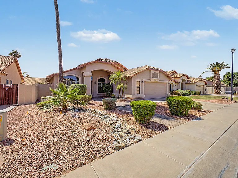 7243 W Morrow Dr — Photo 2