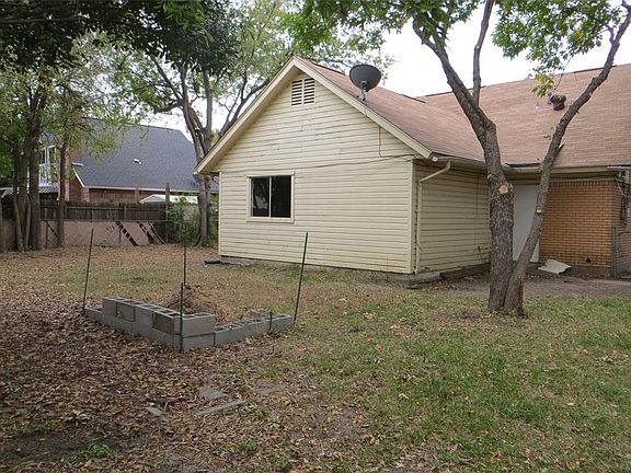 3rd image of 530 Greenbrook Ln